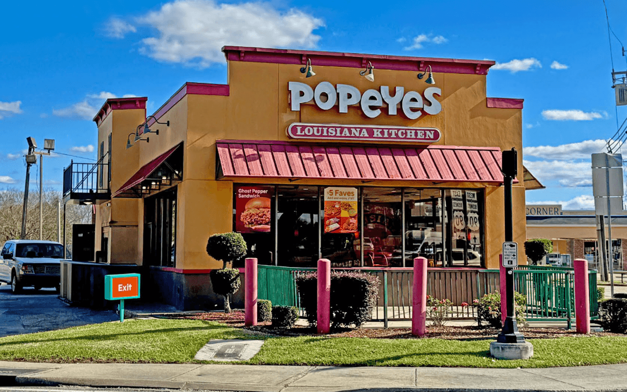 Former Popeyes site at 1401 Lafayette Street, Gretna, LA 70053